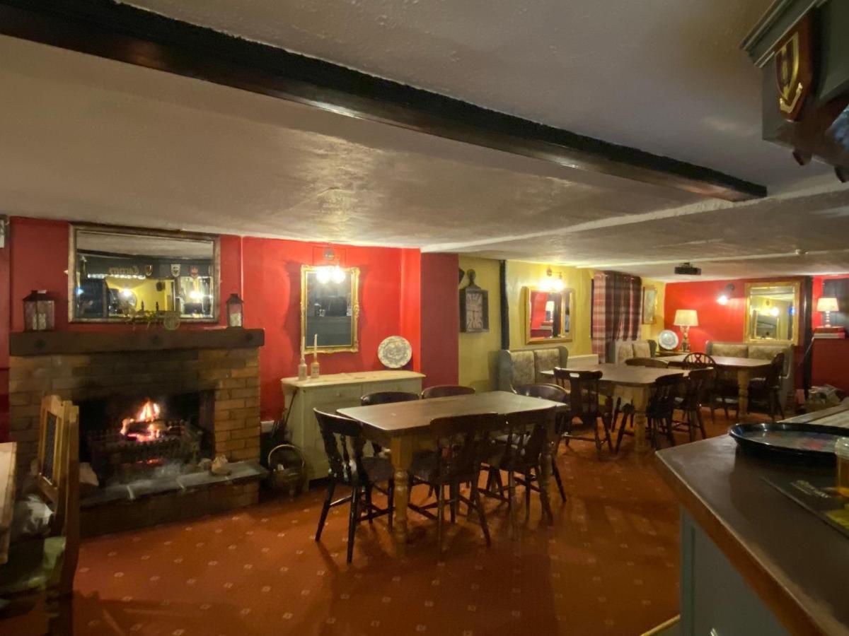 The Carriers Arms Hotel Codford St Mary Buitenkant foto