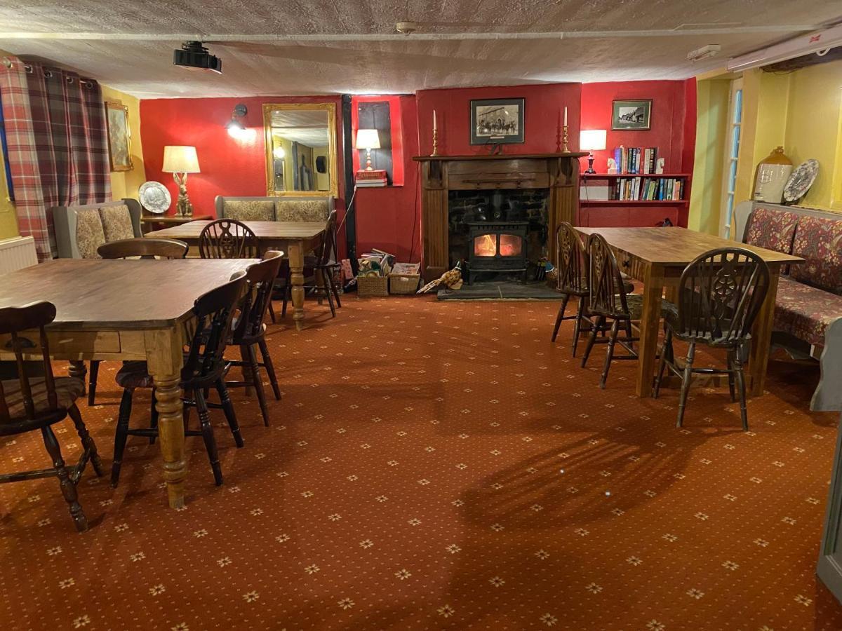 The Carriers Arms Hotel Codford St Mary Buitenkant foto